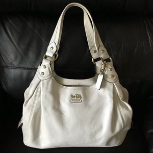 ❤️SOLD❤️Coach Maggie White shoulder / hobo bag